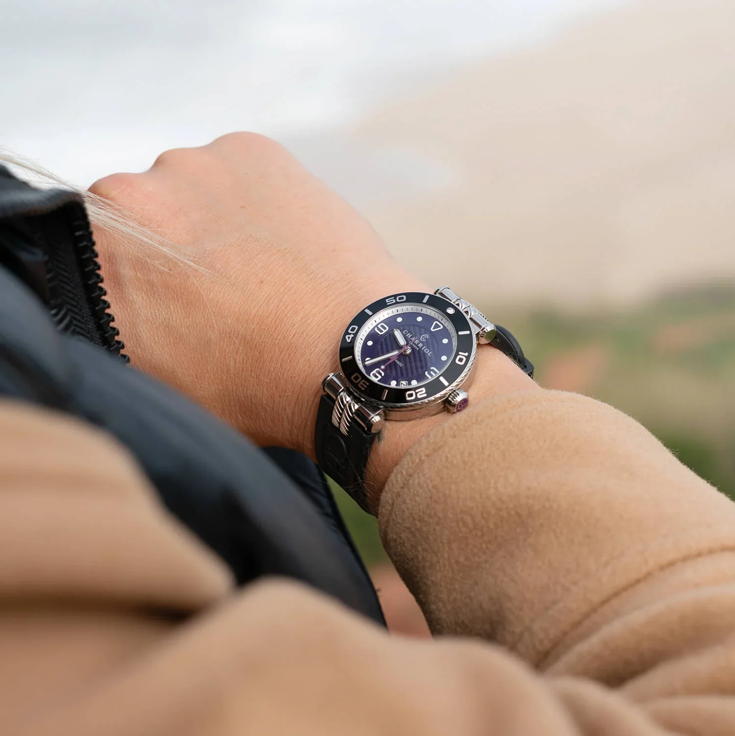 NAVIGATOR SURF, 36MM, AUTOMATIC CALIBRE, BLACK WITH 1 DIAMOND BEZEL, PURPLE DIAL, BLACK RUBBER INTERCHANGEABLE BRACELET - Image 4