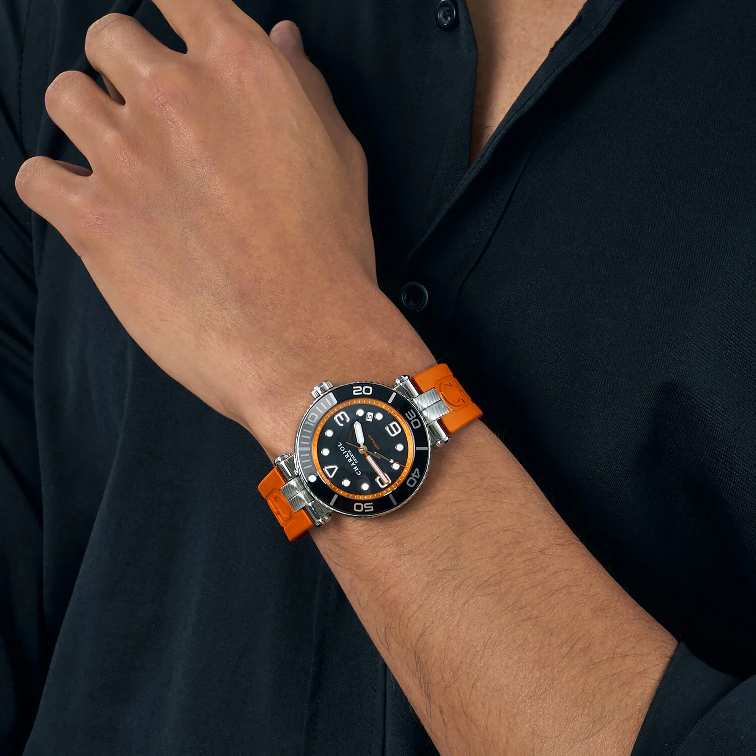 NAVIGATOR SURF, 41MM, AUTOMATIC CALIBRE, BLACK LUMINOVA DIAL, BLACK AND SILVER BEZEL, ORANGE RUBBER INTERCHANGEABLE BRACELET - Image 4