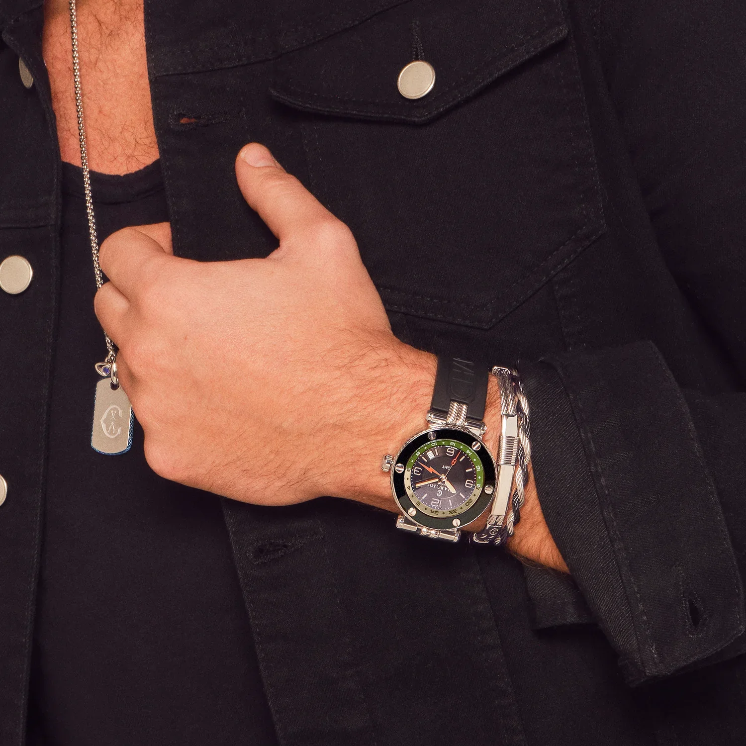 NAVIGATOR SURF GMT, 41MM, AUTOMATIC CALIBRE, BLACK DIAL, 6 SCREWS BEZEL, BLACK RUBBER INTERCHANGEABLE BRACELET, Limited Edition x @time_mechanic - Image 5