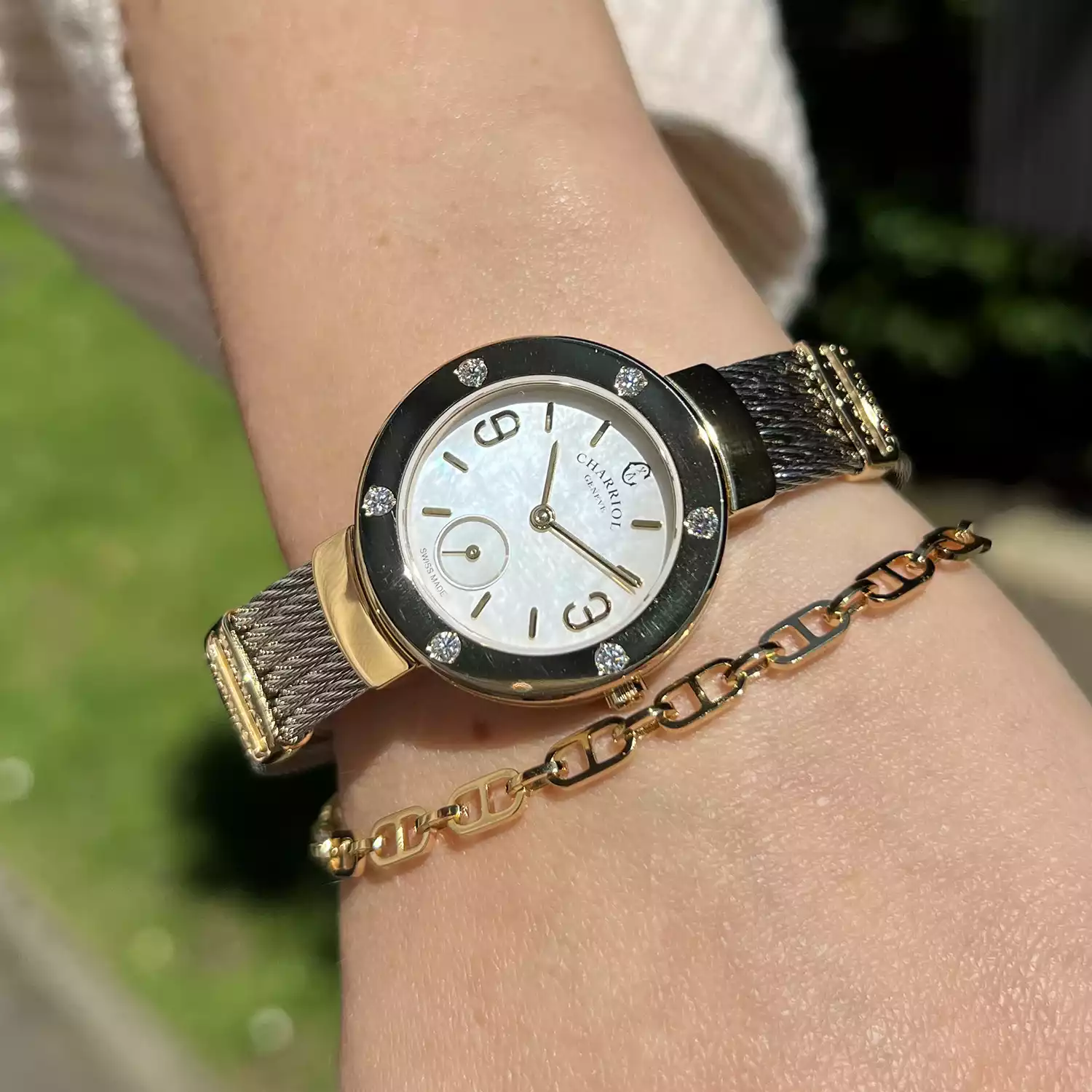 ST TROPEZ®, 30MM, QUARTZ CALIBRE, MOTHER-OF-PEARL DIAL, YELLOW GOLD PVD WITH 6 DIAMONDS BEZEL, STEEL CABLE BRACELET & YELLOW GOLD PVD DECORS - Image 6